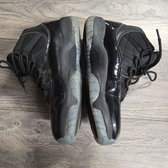 Air Jordan 11 Retro Cap and Gown Triple Black 2018 378037-005 Size 8.5 main image 8
